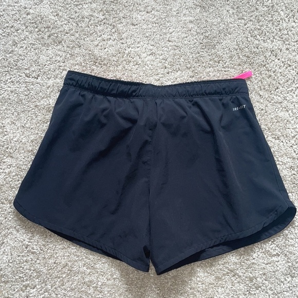 NIKE Shorts - Picture 2 of 3